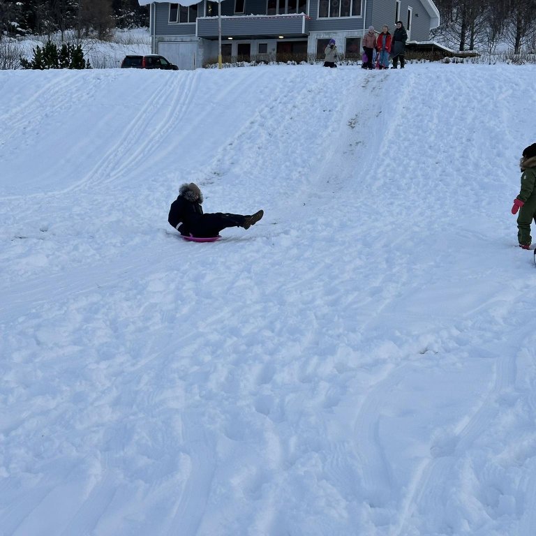 403411680_1047567503147963_1874603298408288946_n