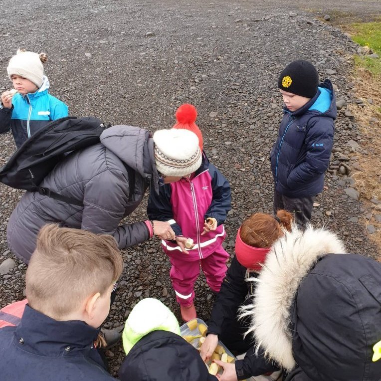 62141730_422158351961938_7756874325721874432_n