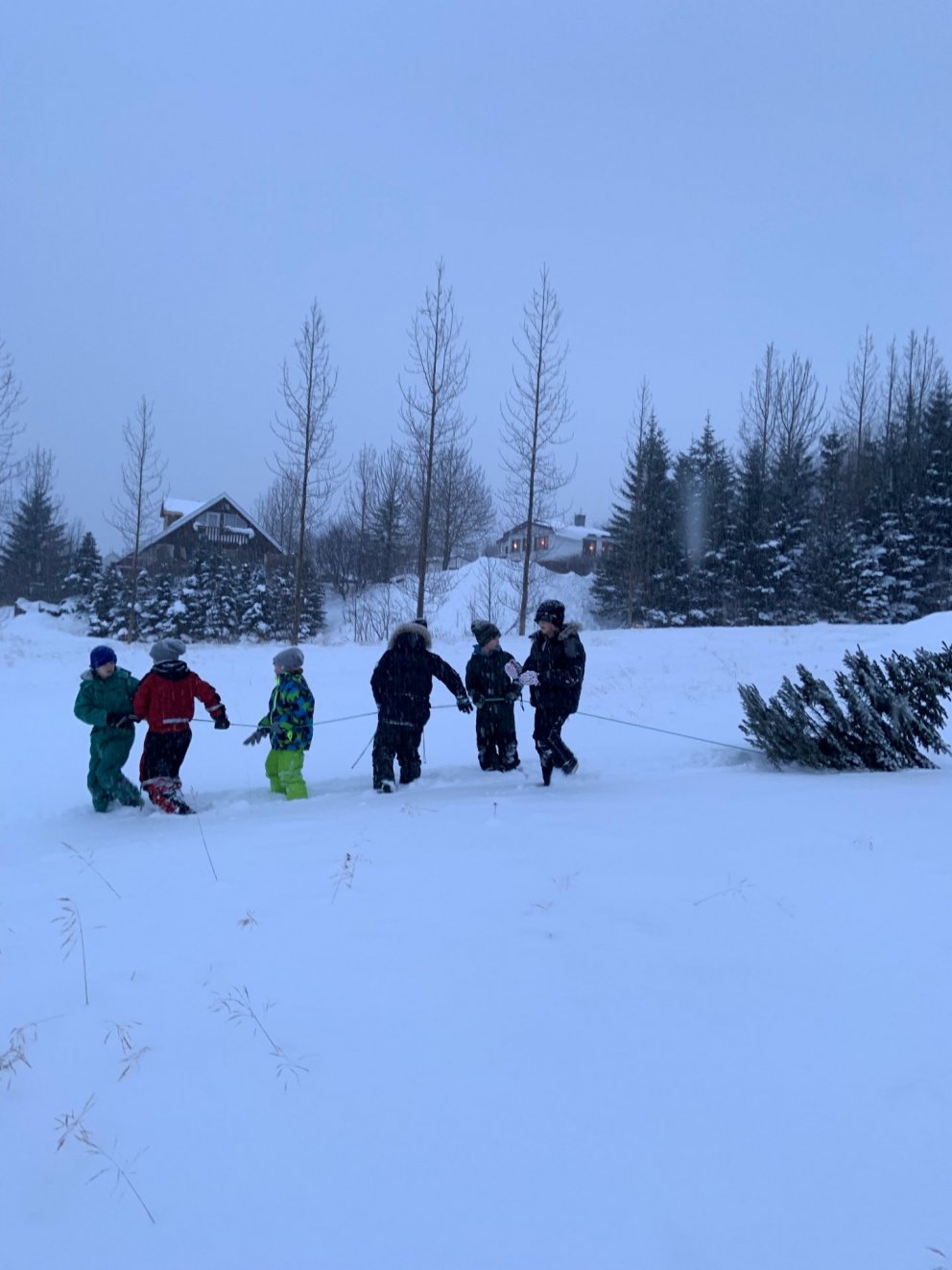 3. og 4. bekkur skreytir í nýja skóla