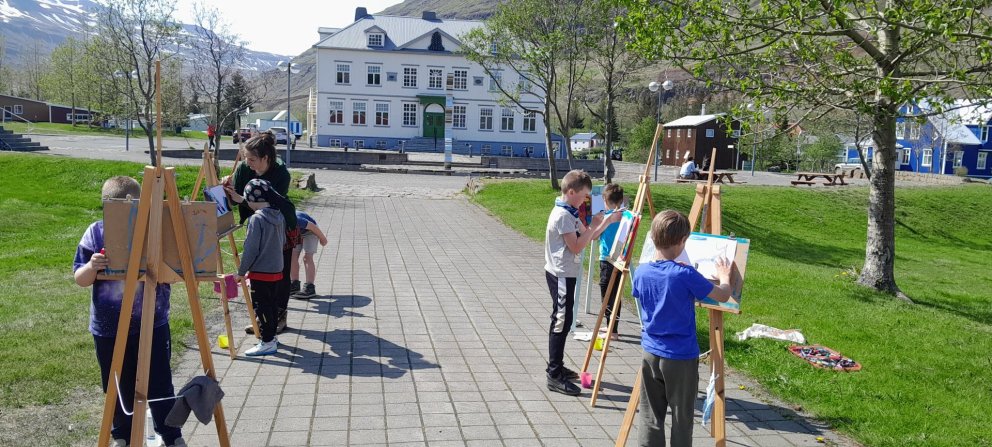 Síðasta myndlistarstundin í sólinni