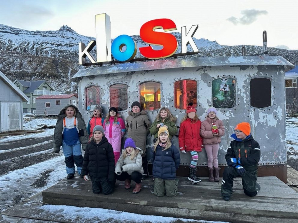 Hádegisfjör og leitað að krumma