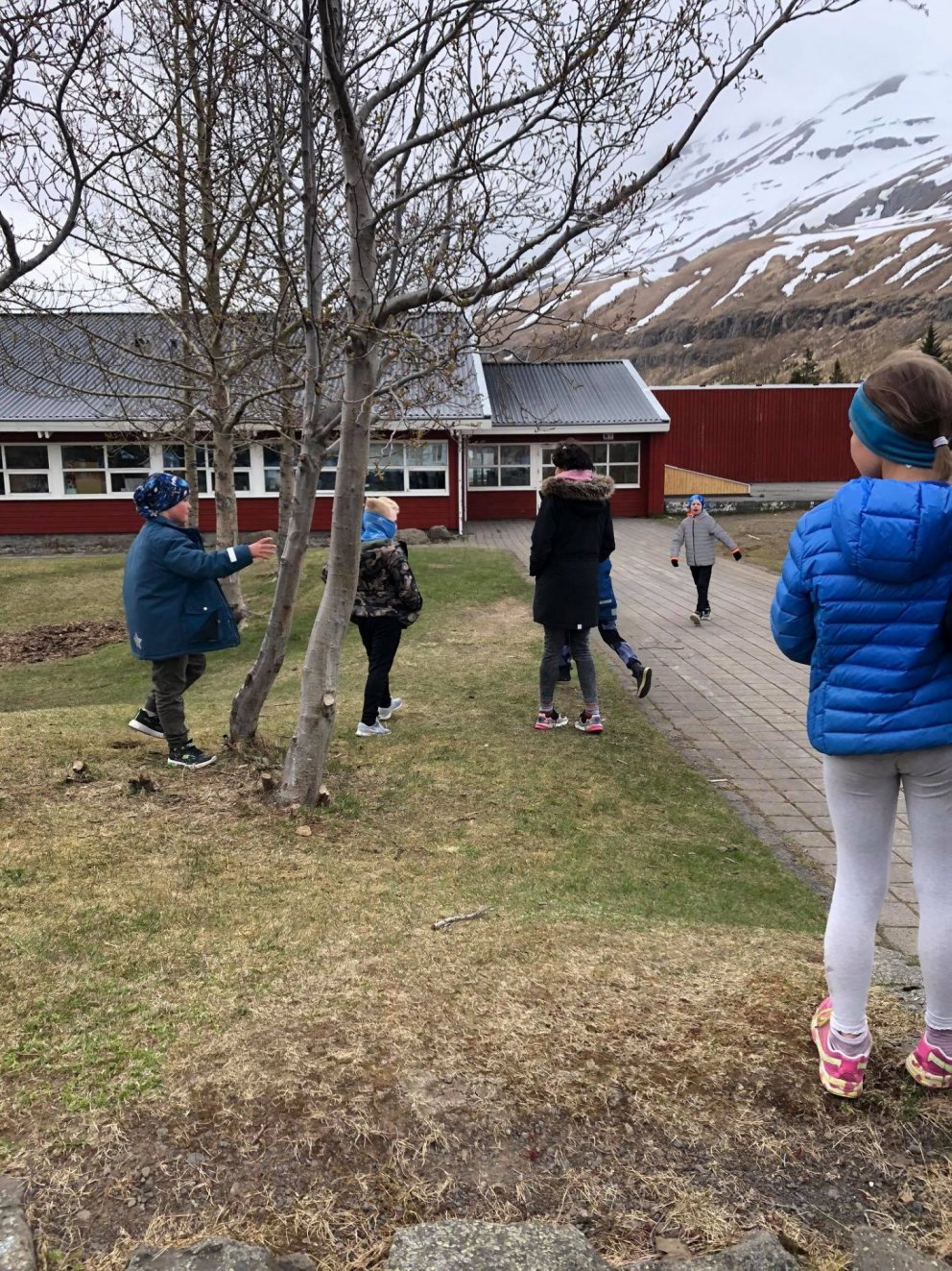 Ofurhópur (skólahópur leikskóladeildar) í heimsókn í grunnskóladeild