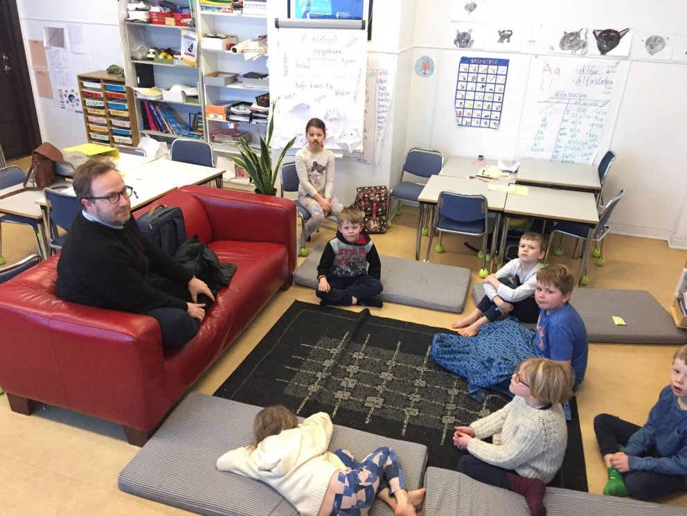 Frægur rithöfundur sat fyrir svörum