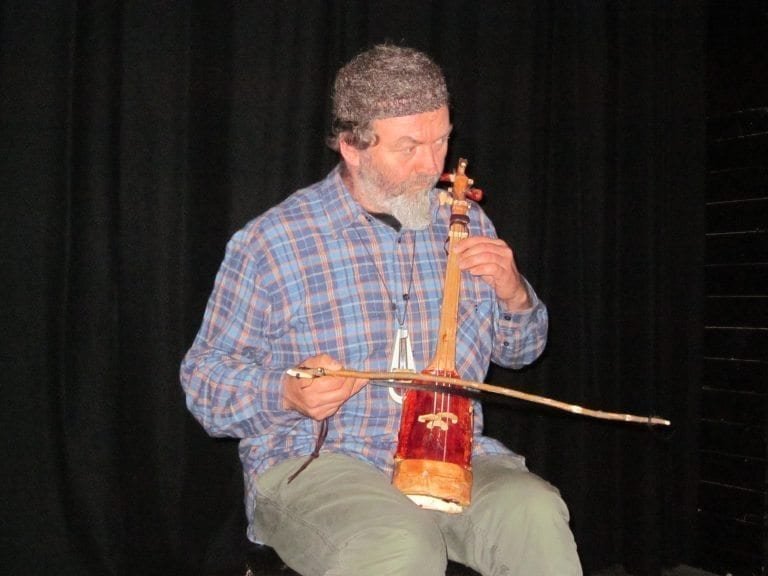 Charles Ross kennir tónlist á vorönn í lotum