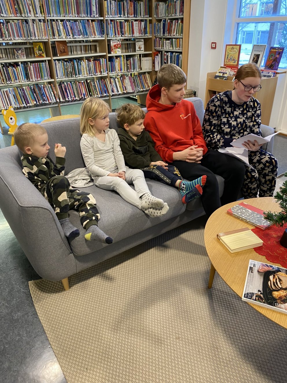 Unglingadeild með frumsamdar barnabækur