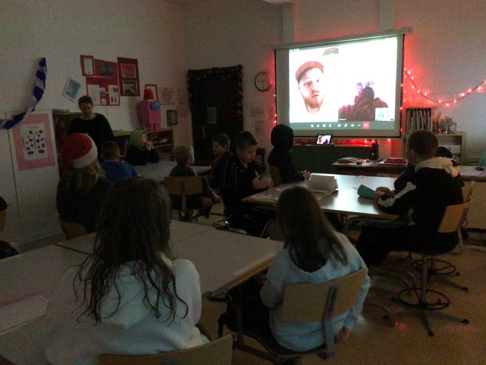 Ævar vísindamaður las upp úr nýjustu bókinni sinni