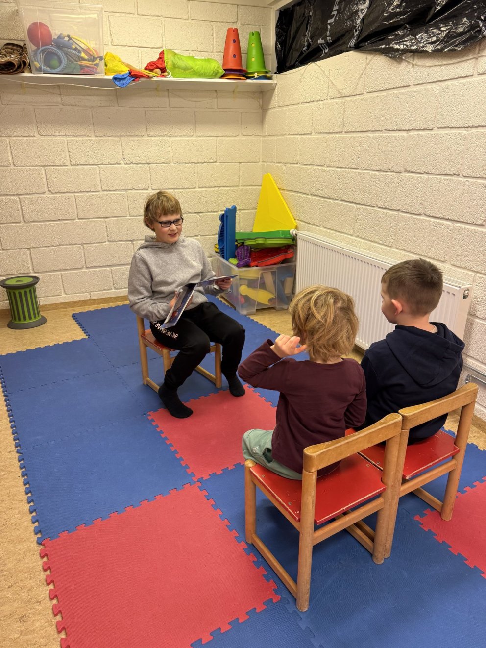 Lestur, gleði og vinátta í heimsókn 6. bekkjar