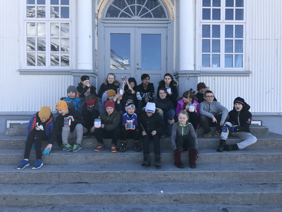 Börn hjálpa börnum