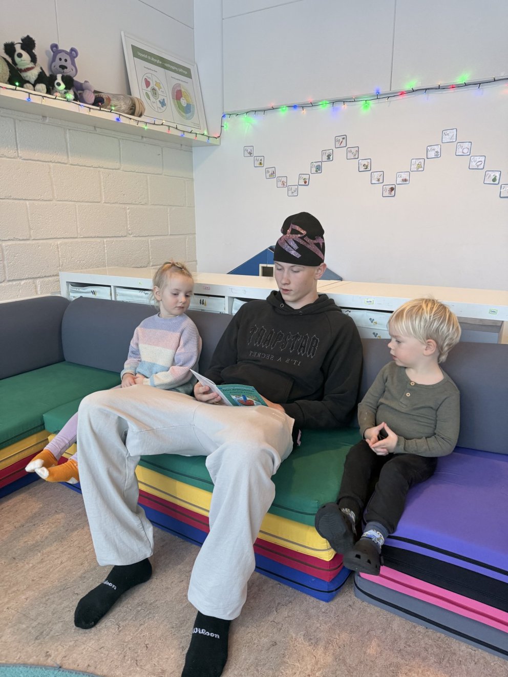 Lestur, gleði og vinátta í heimsókn 10. bekkjar