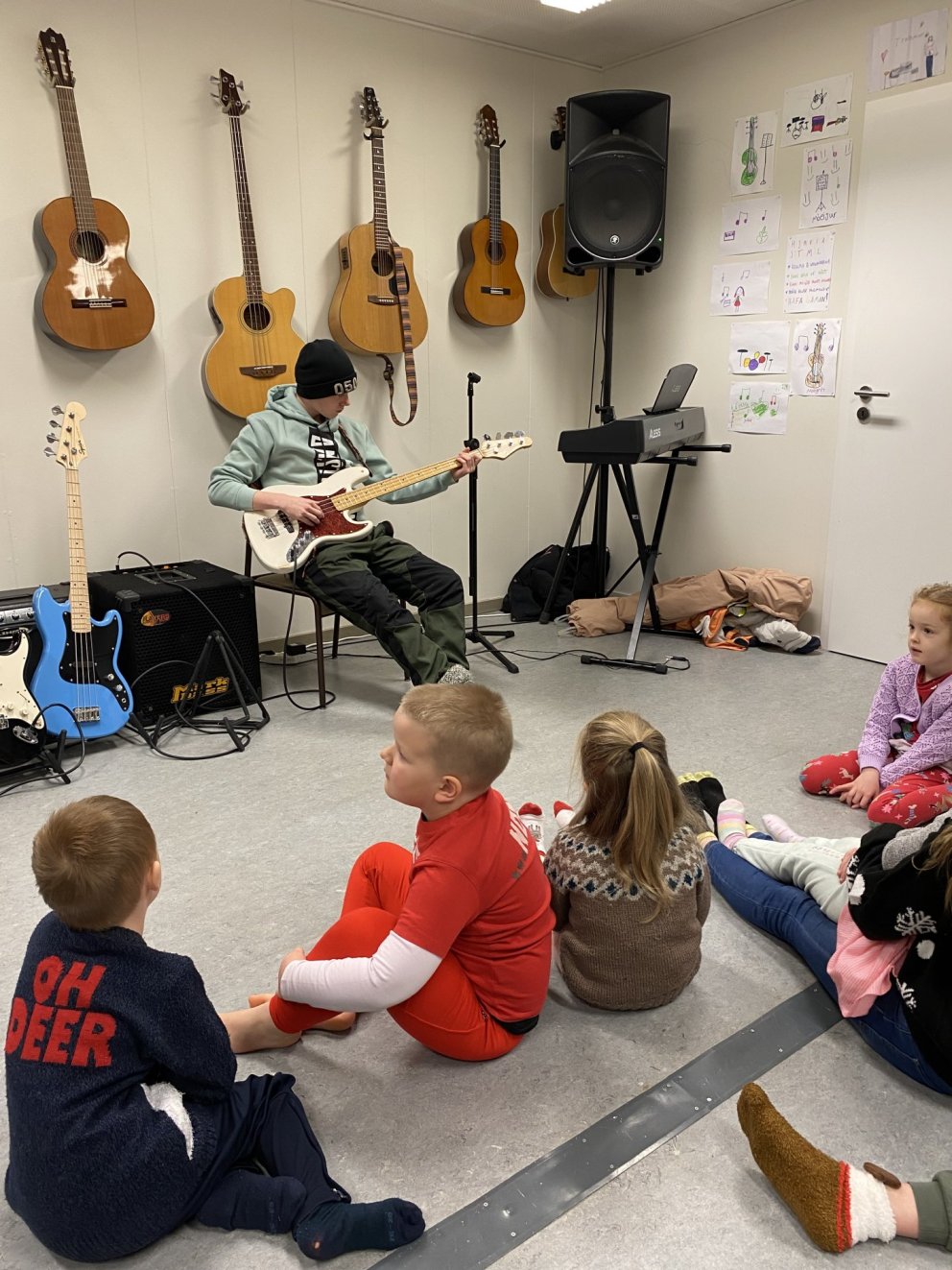 Leikskólinn heimsækir tónlistarskólann