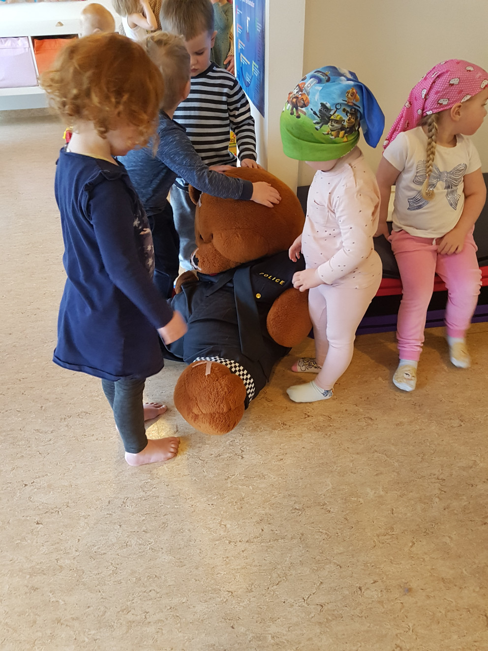 Lúlli löggubangsi kom í heimsókn á leikskóladeildina