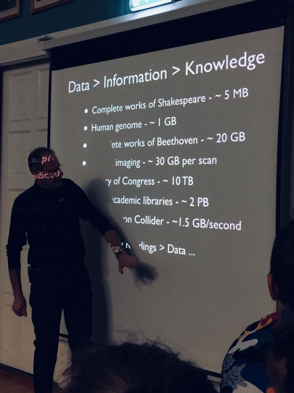 Bandarískur prófessor sagði nemendum frá forritun