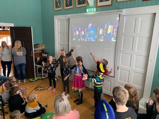 Nemendur í 3. og 4. bekk dönsuðu og sungu.