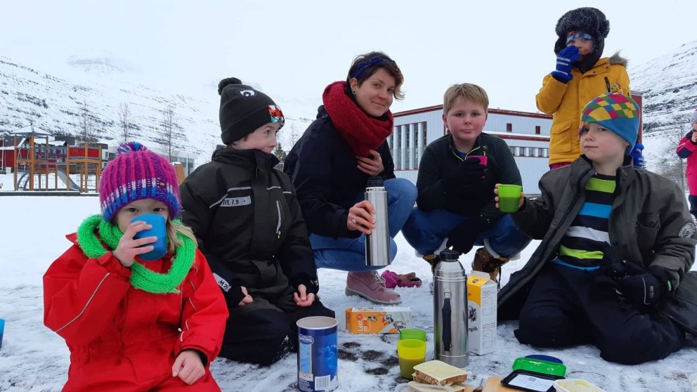 Í skólaselinu er lögð áhersla á frjálsan leik bæði úti og inn.
