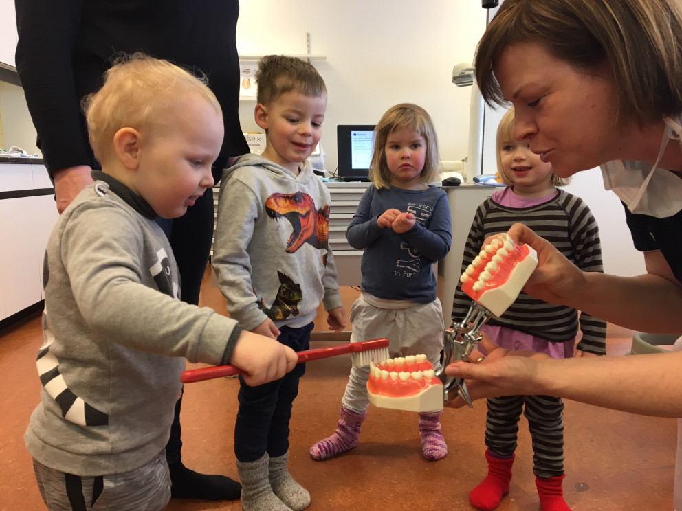 Þriðjudaginn 13. mars fóru nemendur í árg. 2014 í heimsókn til Eddu tannlæknis.