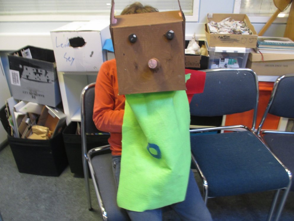 Stór brúða fyrir litla sögu