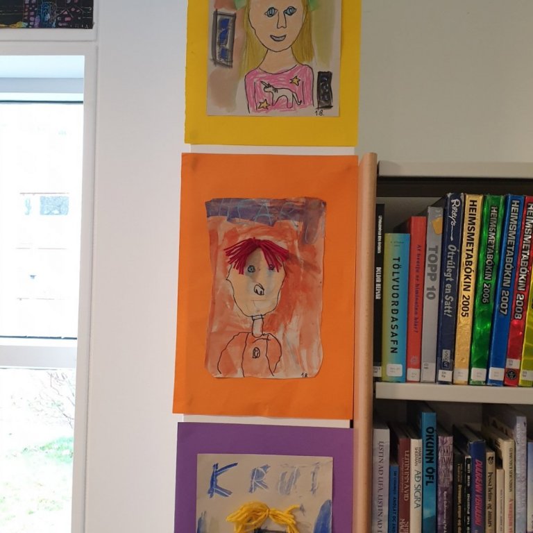 Sjálfsmyndir á bókasafninu