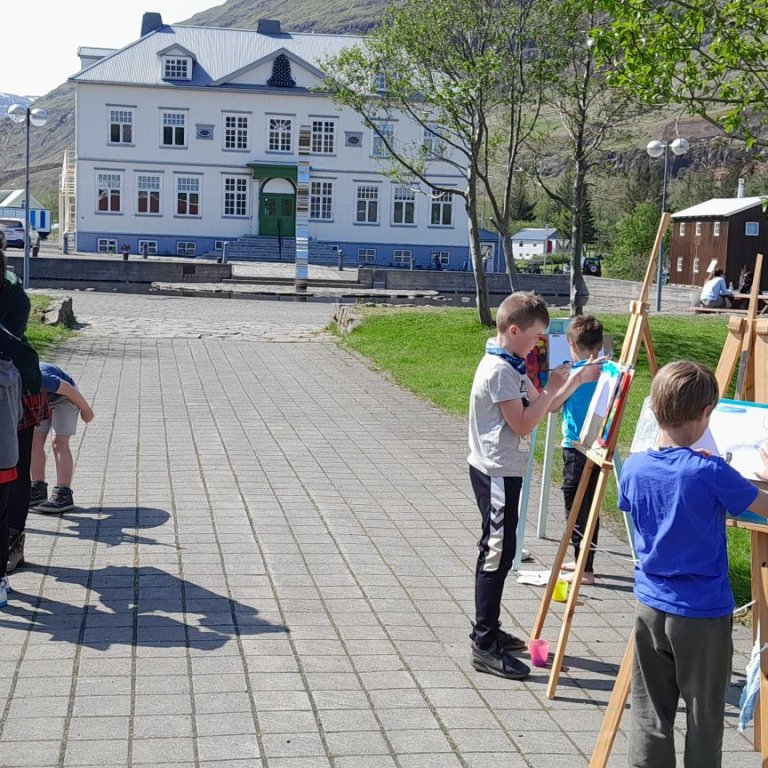 Síðasta myndlistarstundin í sólinni