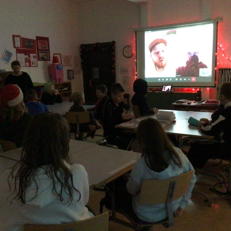 Ævar vísindamaður las upp úr nýjustu bókinni sinni