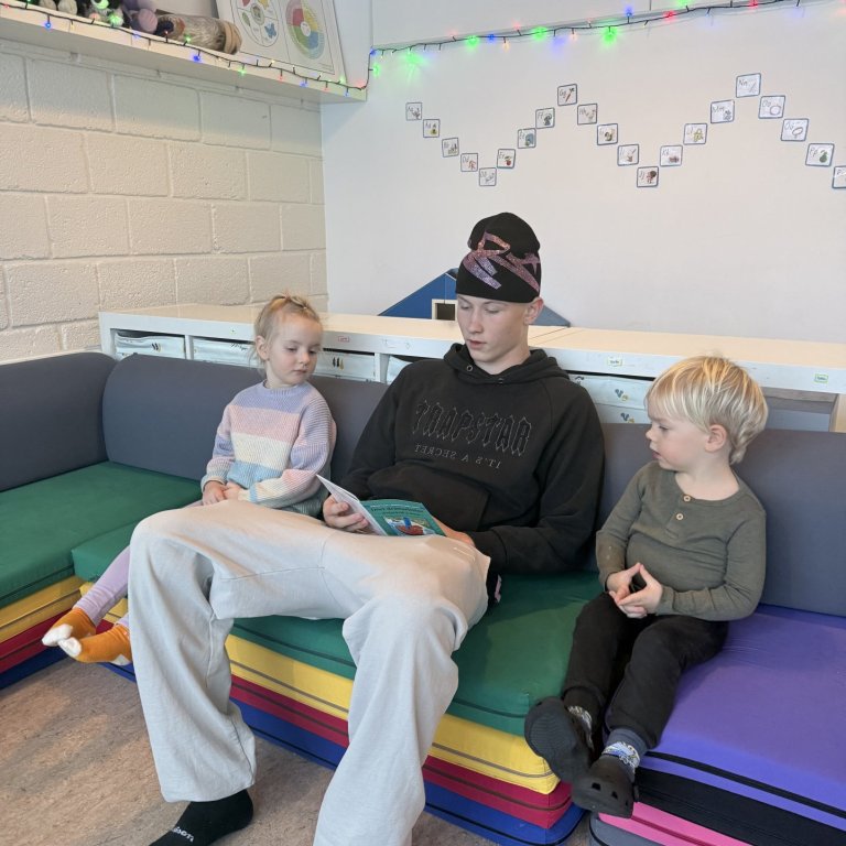 Lestur, gleði og vinátta í heimsókn 10. bekkjar