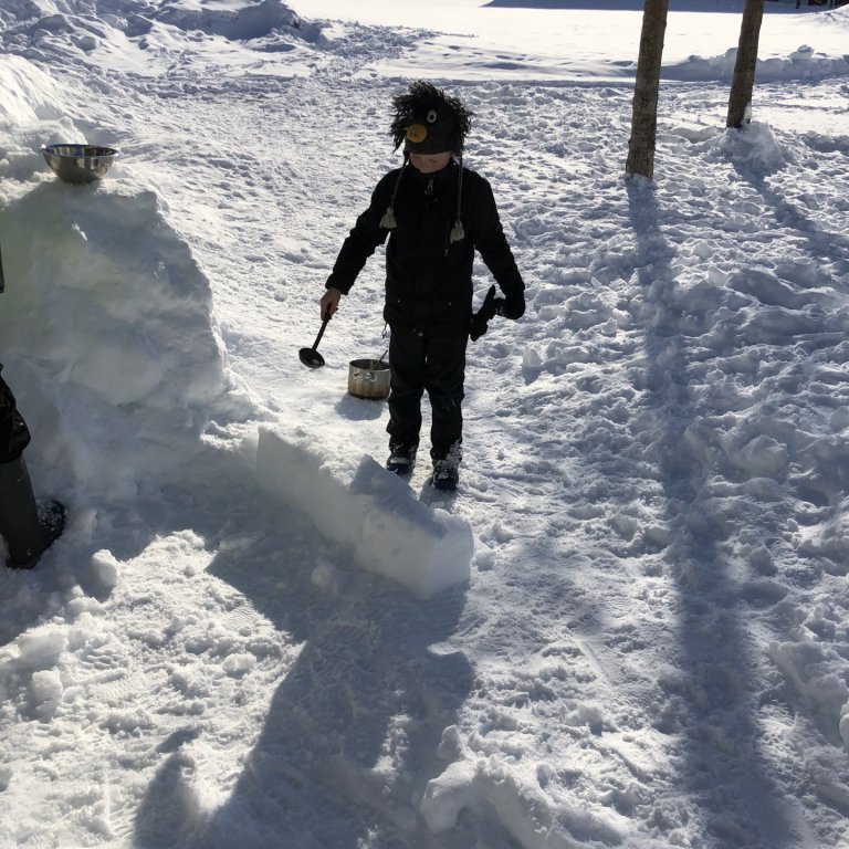 Úti að leika í góða veðrinu