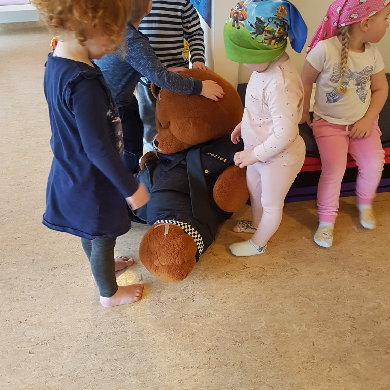 Lúlli löggubangsi kom í heimsókn á leikskóladeildina