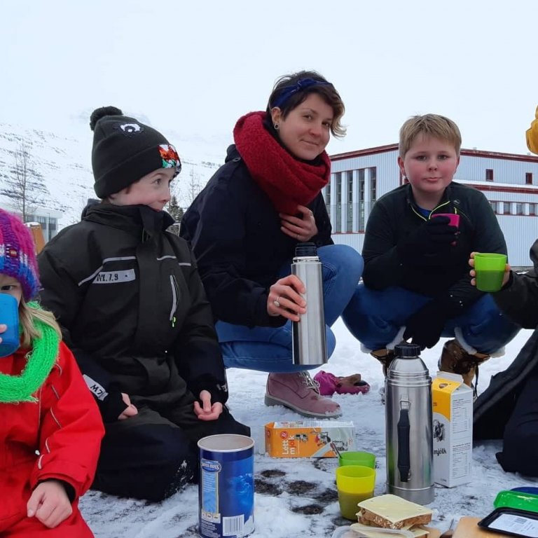 Í skólaselinu er lögð áhersla á frjálsan leik bæði úti og inn.