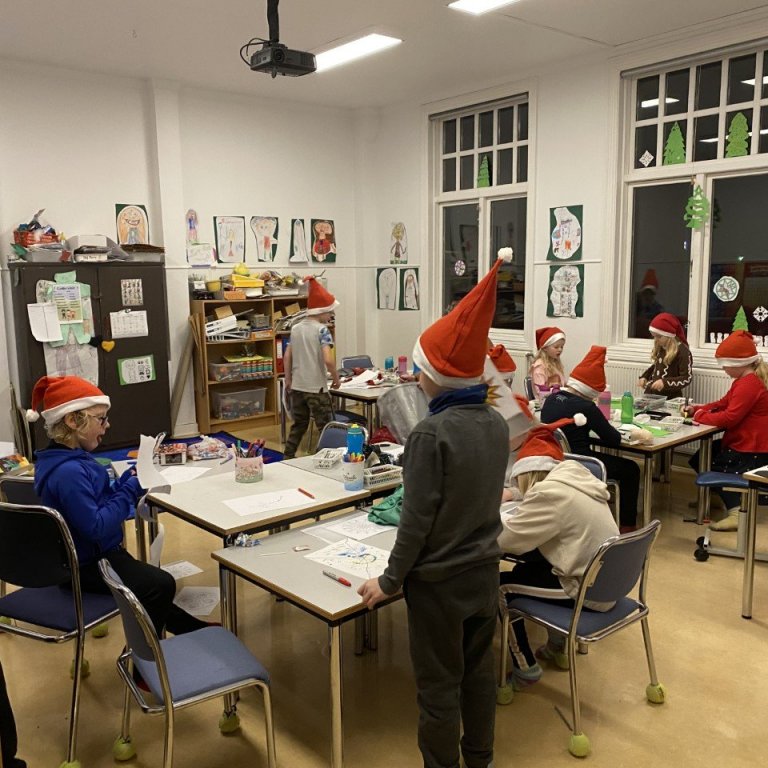 Gamli skóli settur í jólafötin