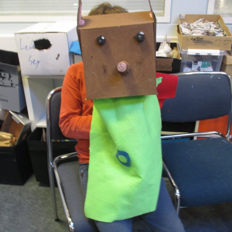 Stór brúða fyrir litla sögu